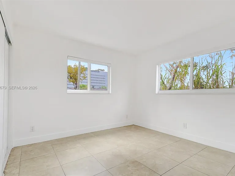 407 SE 9th Ct #3 — Photo 11