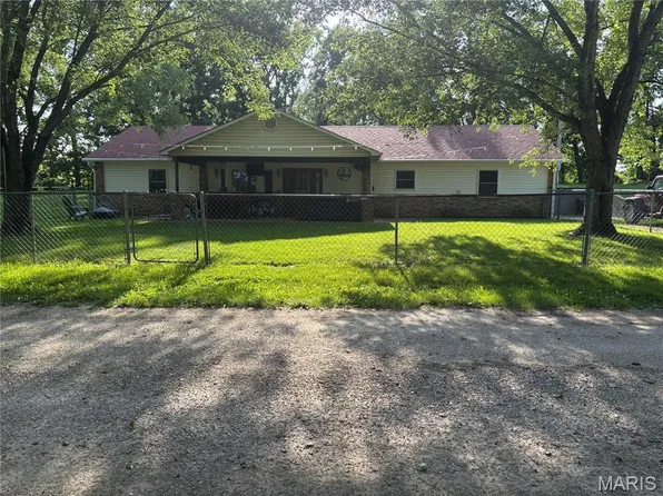 241 Coffeyton Rd, Bourbon, MO 65441