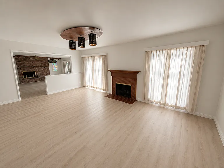 12671 Jerome Ln — Photo 5
