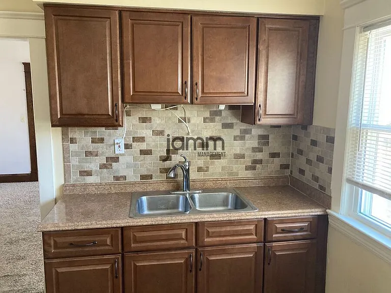 1285 W 105th St #1285 W 105TH ST LOWE — Photo 14