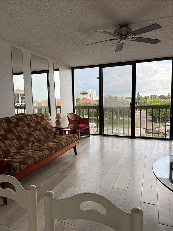 Studio, 1.0 bath, 439 sqft, $1,400 — Photo 2