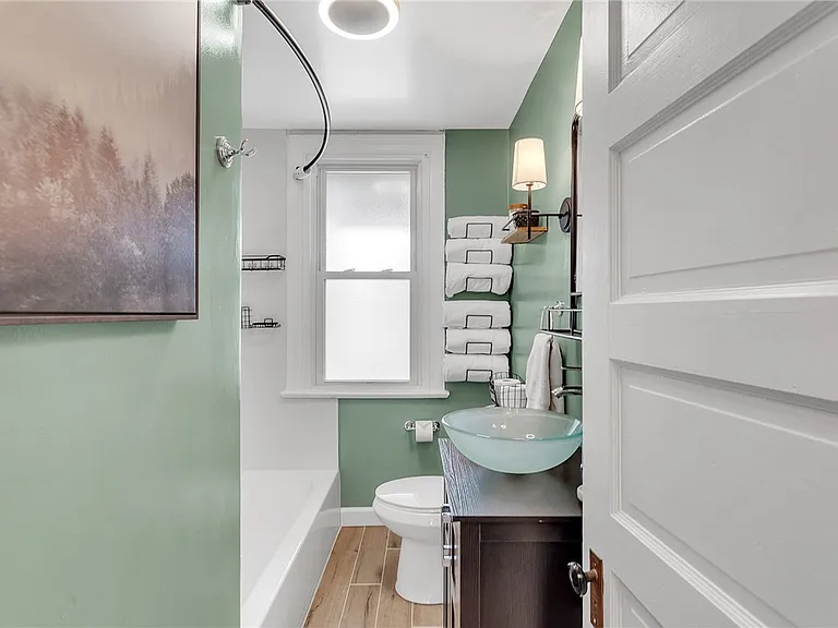 713 Clinton Pl — Photo 14
