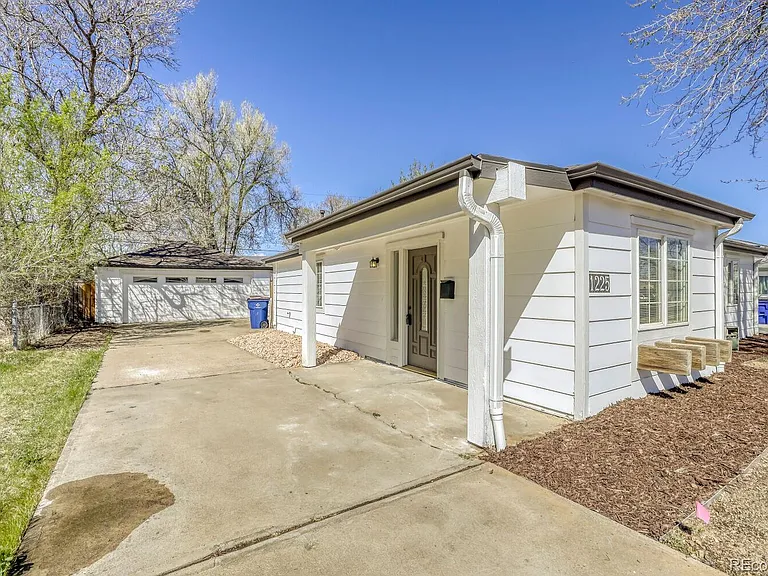 1225 Xanadu St — Photo 2