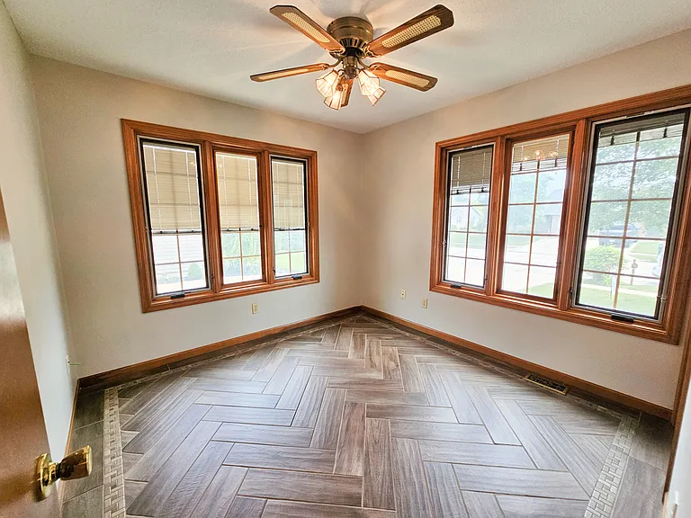 6 Melrose Pl — Photo 12