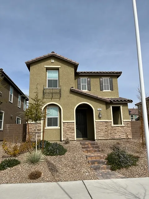 3 bed, 2040 sqft, $2,100 — Photo 1