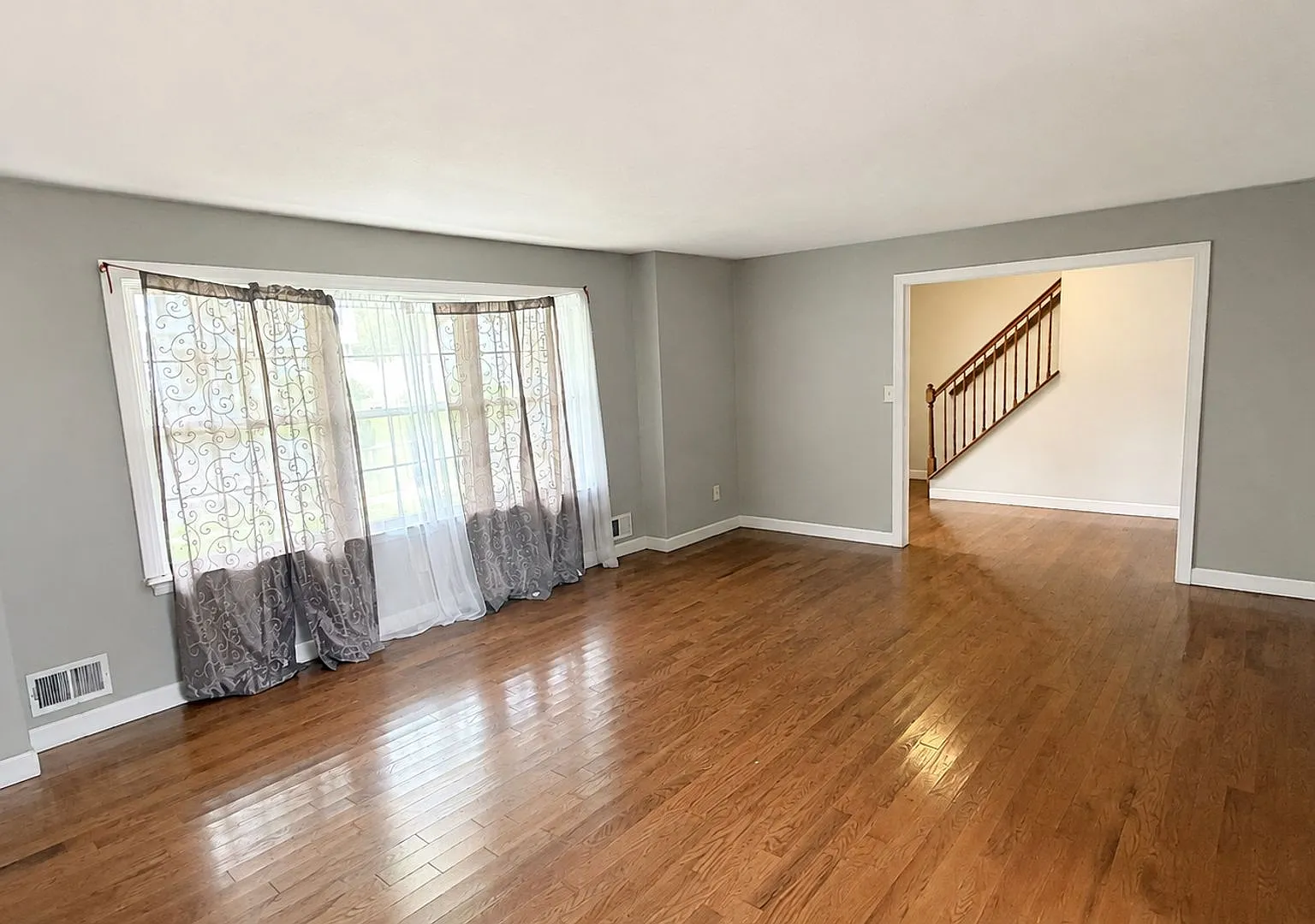 Bright 3-Bedroom Howell Home with Fireplace, Deck & Garage — Photo 2