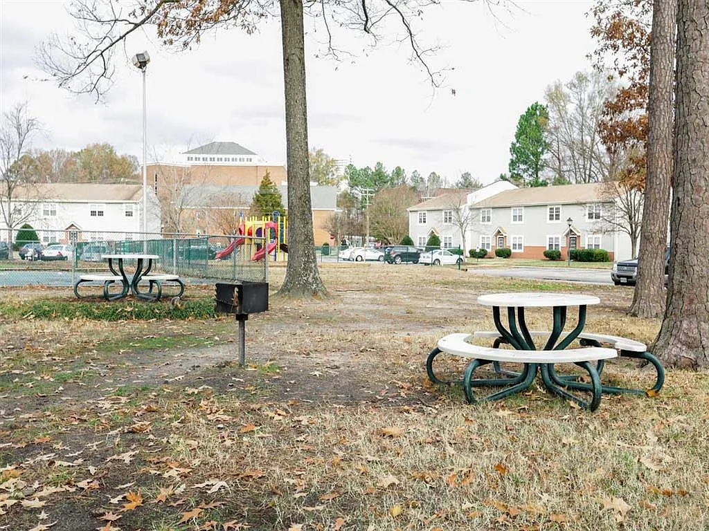 Ridgewood Club Apartments — Photo 4