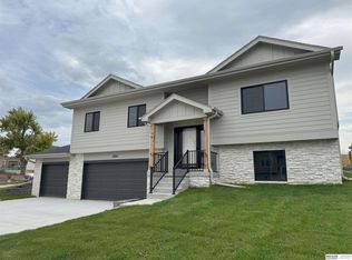 21501 Old Coach Rd, Elkhorn, NE 68022