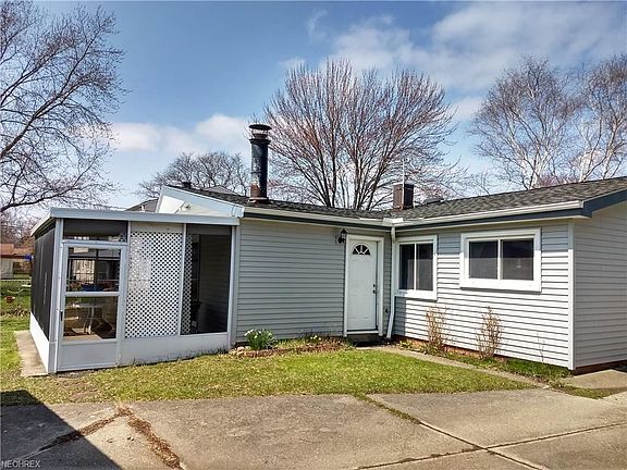 3rd image of 24195 Fairlawn Dr