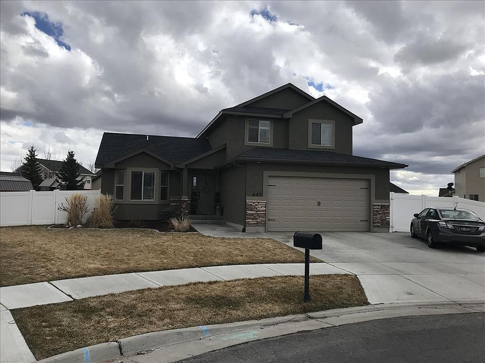 1st image of 647 Emma Ct