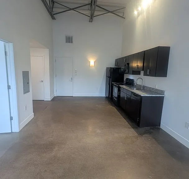 435 Tyler St — Photo 12