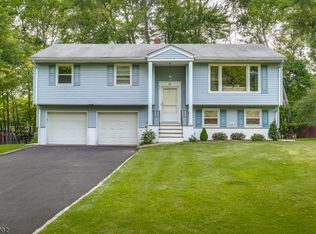 11 Country Ln, Hillsdale, NJ 07642
