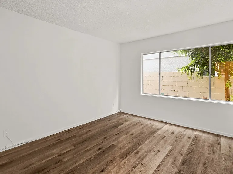 11946 Montana Ave #103 — Photo 19