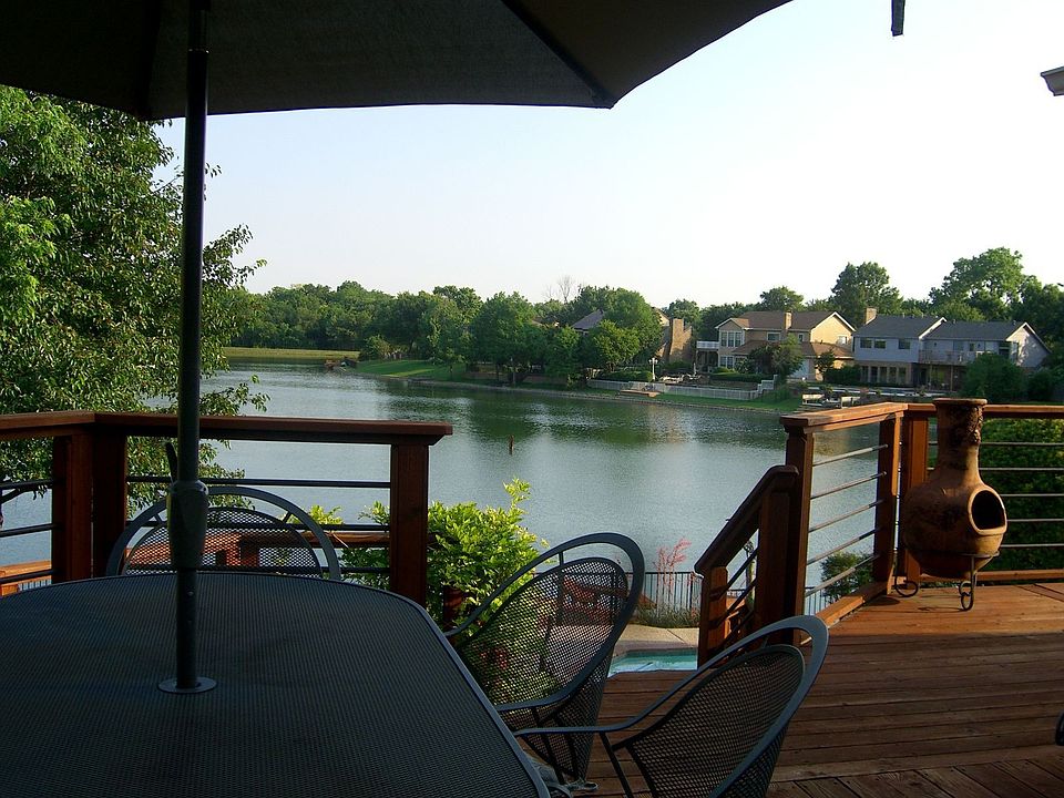 Upper deck by kitchen
