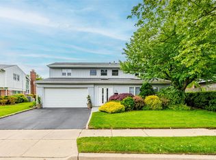 36 Randy Ln, Plainview, NY 11803