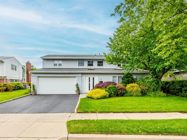 36 Randy Lane, Plainview, NY 11803