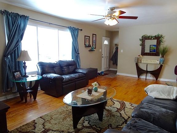 3rd image of 4405 N Rosewood Ave