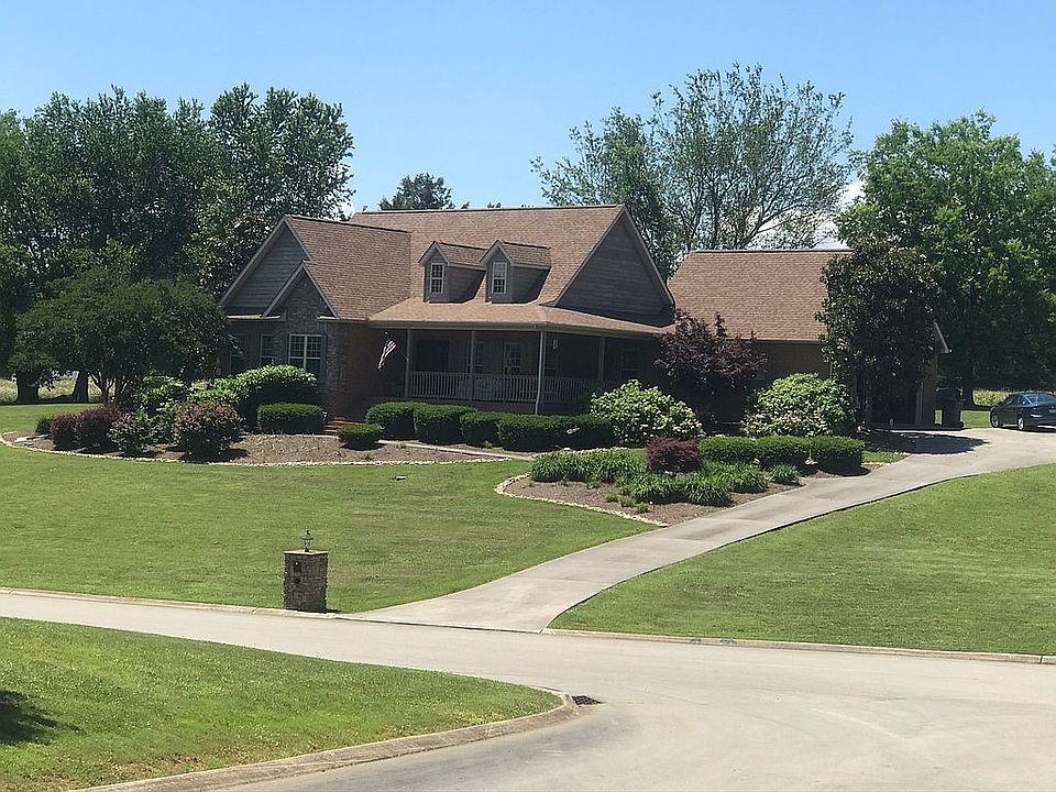 1st image of 425 Cypress Dr