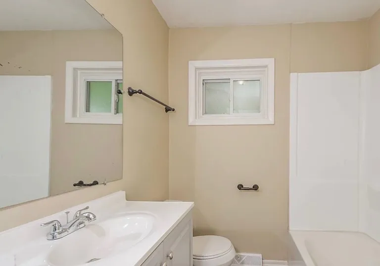 1233 S Lawler Ave — Photo 9