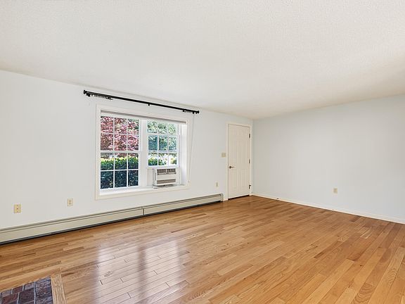 5th image of 9 N Yarmouth Woods #9