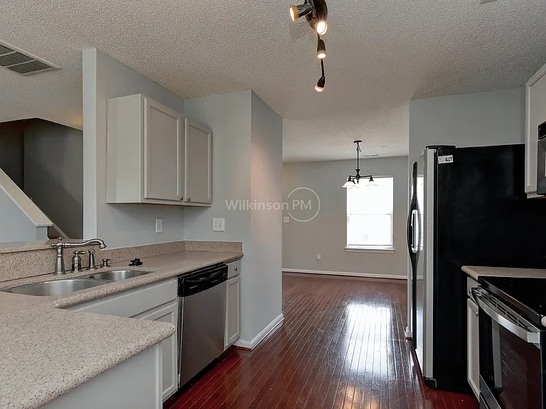 10420 Yellow Rose Ln — Photo 19