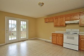 2nd image of 353 Bandera Ln
