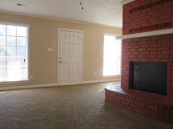 3rd image of 4207 Hickory Grove Dr N