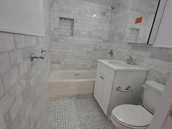 3rd image of 14351 Roosevelt Ave APT 1