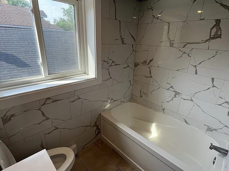340 Campbell Ave #302 — Photo 8