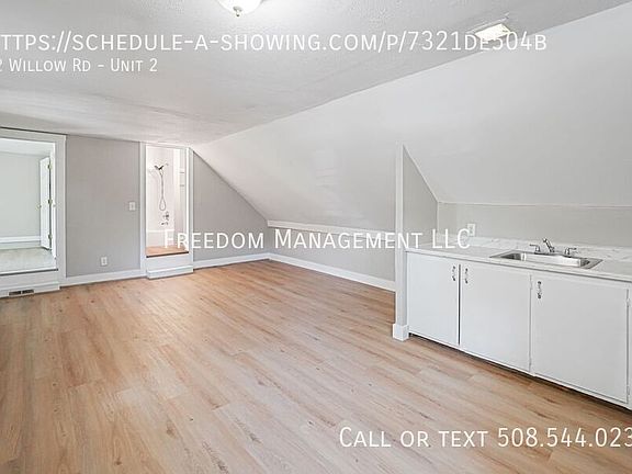 3rd image of 62 Willow Rd APT 2