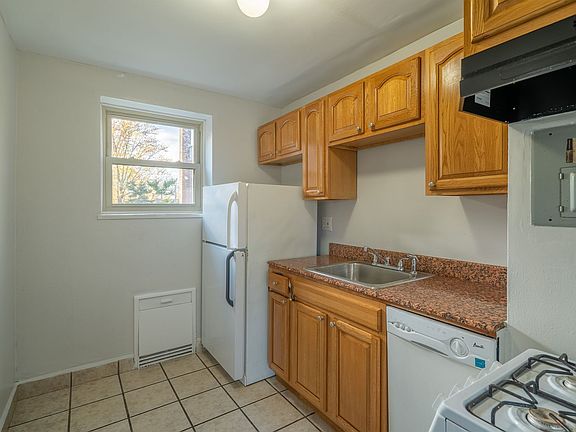 3rd image of 1974 Delaware Ave #3