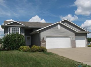 7300 W Luke Dr, Sioux Falls, SD 57106
