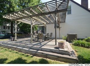 9 Orchard Dr, Belleville, IL 62221