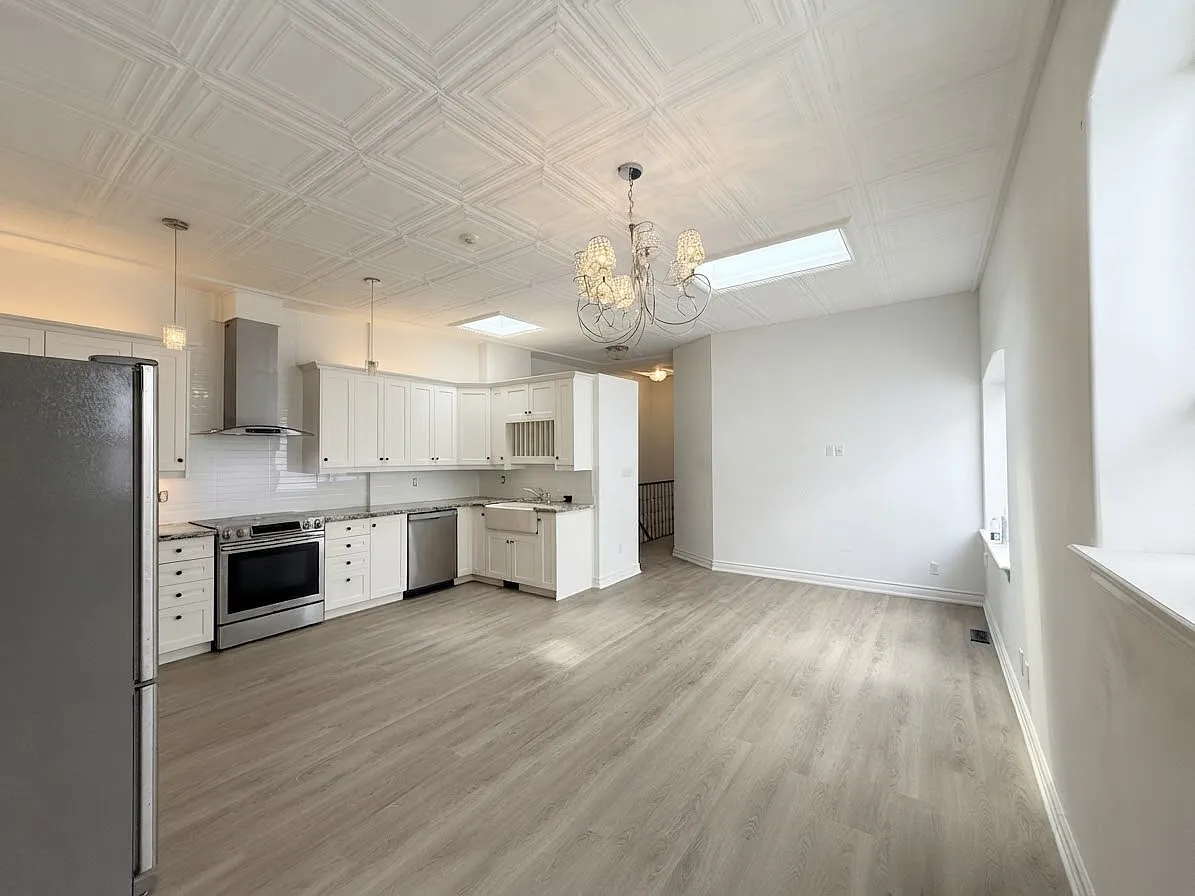 385 Jane St - Upper Front — Photo 4