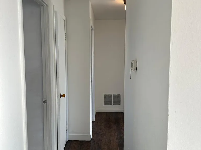 9510 Castle Dr — Photo 7