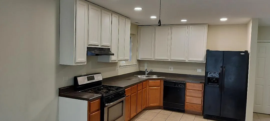 3 bed, 1200 sqft, $1,800 — Photo 2
