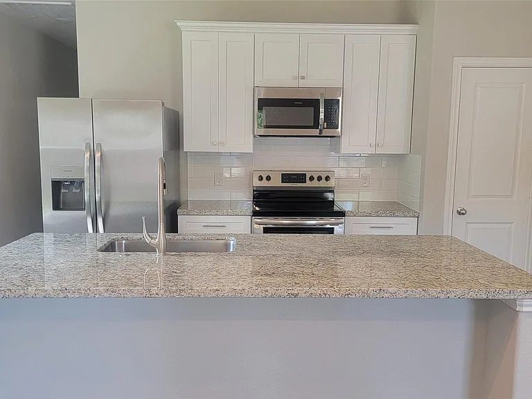 10108 Barberry St — Photo 3