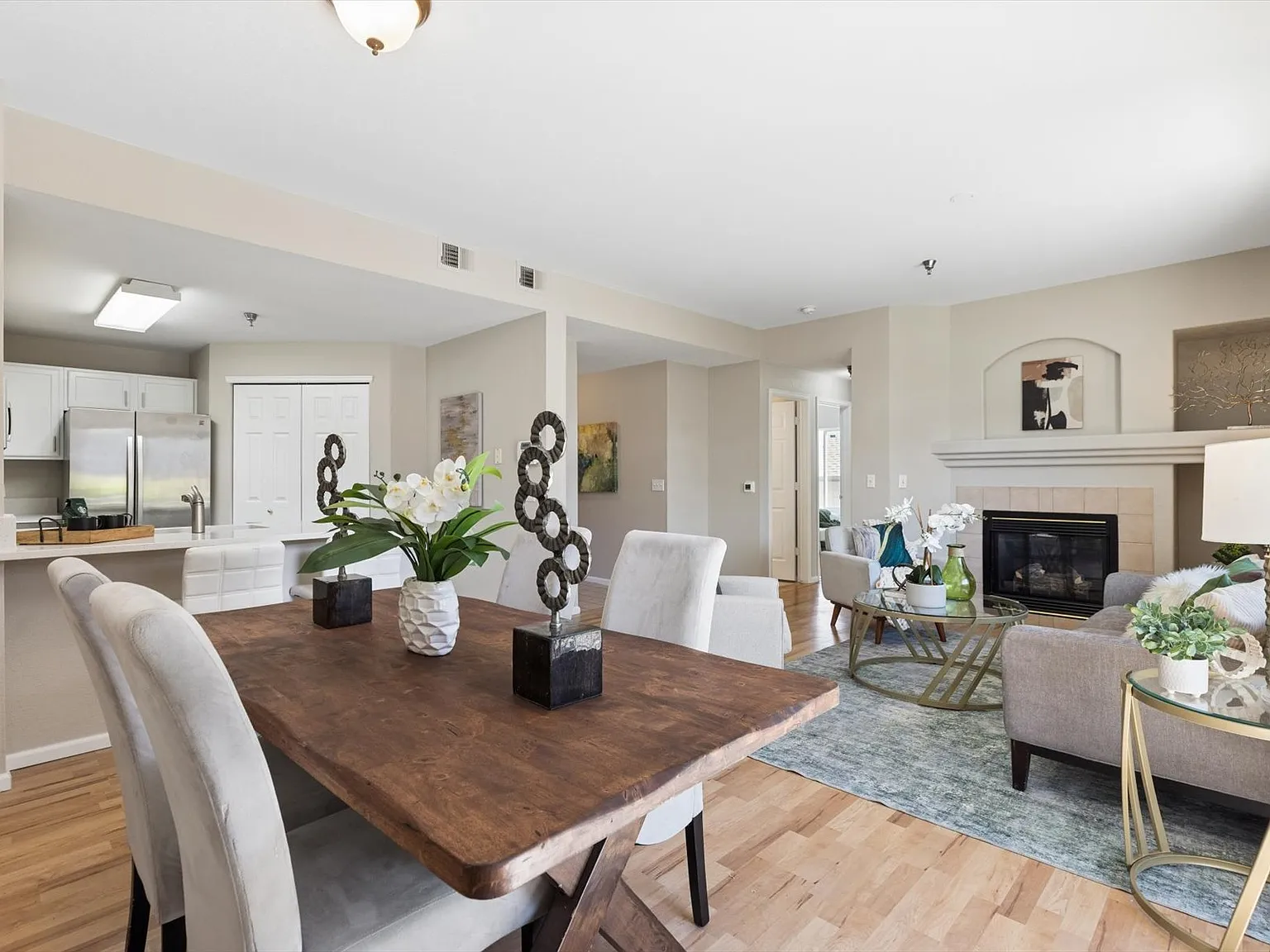 2 bed, 1080 sqft, $1,700 — Photo 4
