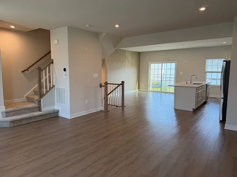 927 Ericcson Ln — Photo 5