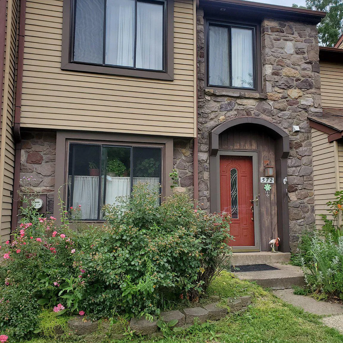 3 bed, 1.5 bath, 1371 sqft, $2,800 — Photo 1