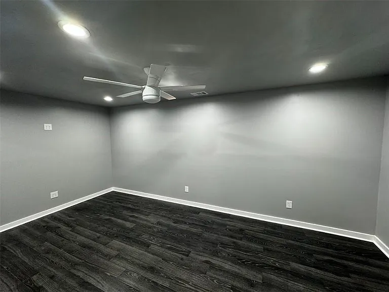 719 Saffron Blvd — Photo 26