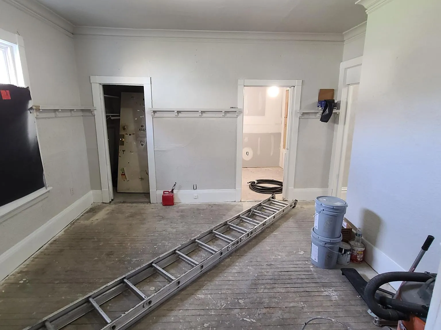 6 bed, $2,300 — Photo 2