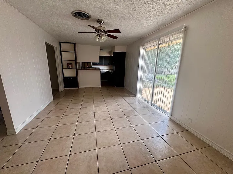 304 Richmond Ct — Photo 11
