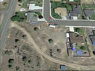 18 SE L Street Loop, Madras, OR 97741