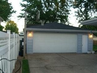 garage - 2 1/2 oversized stalls