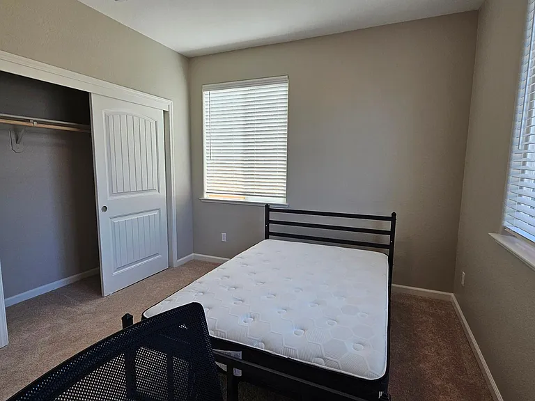 825 Kelsey Ct — Photo 6