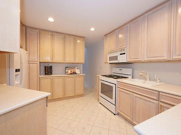 5th image of 1184 Ocean Ave APT B2