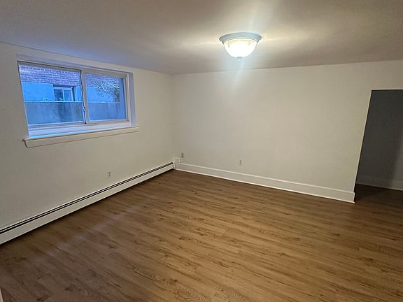 3rd image of 39 Selkirk Rd #2