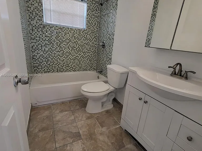 1450 NE 170th St #305 — Photo 10