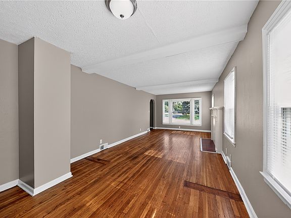 5th image of 500 Redwood Ave